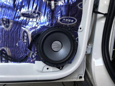 福特領界音響改裝德國彩虹喇叭+愛威備胎低音 深圳享聲汽車音響
